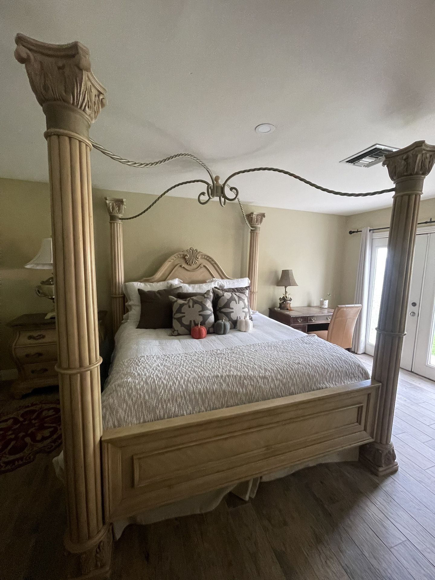 Bombay King Canopy 7 Piece Bedroom Set