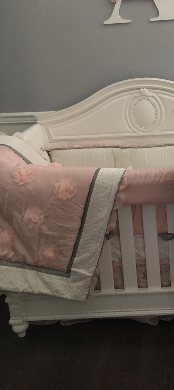 Baby girls comforter crib set