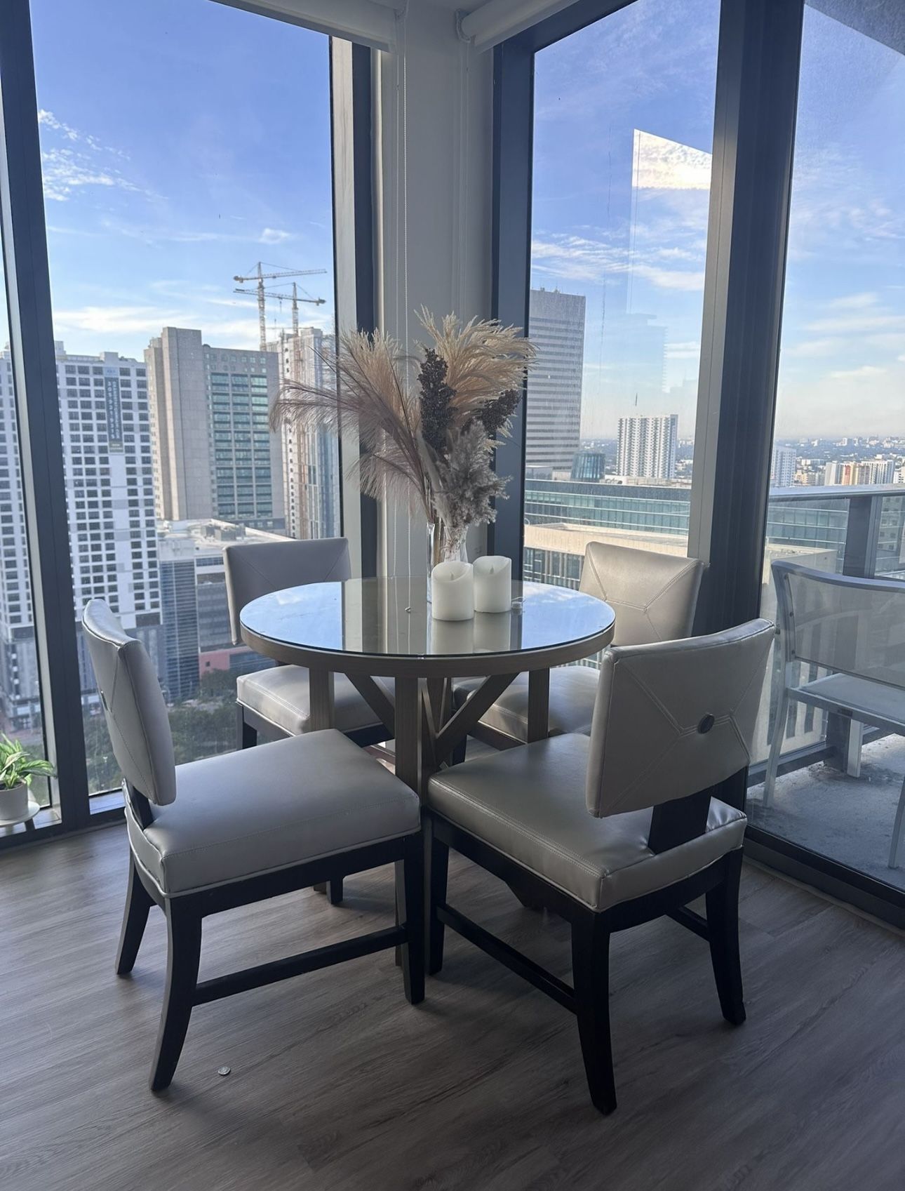 Only Table / Solo Mesa