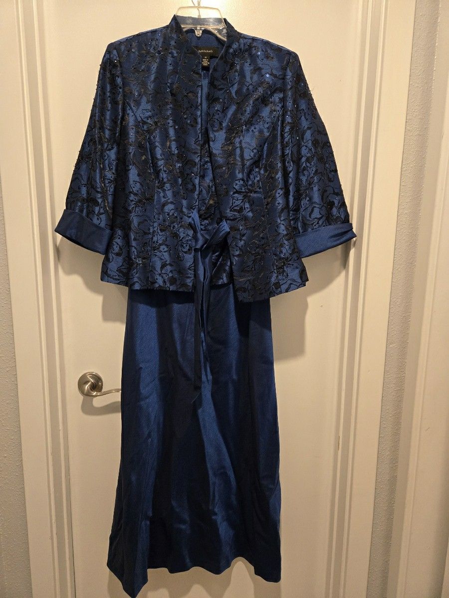 Size 16 But Will Also Post A Size 14. Two Piece Formal Dress. Could Be Perfect Mother Of The Bride Dress.