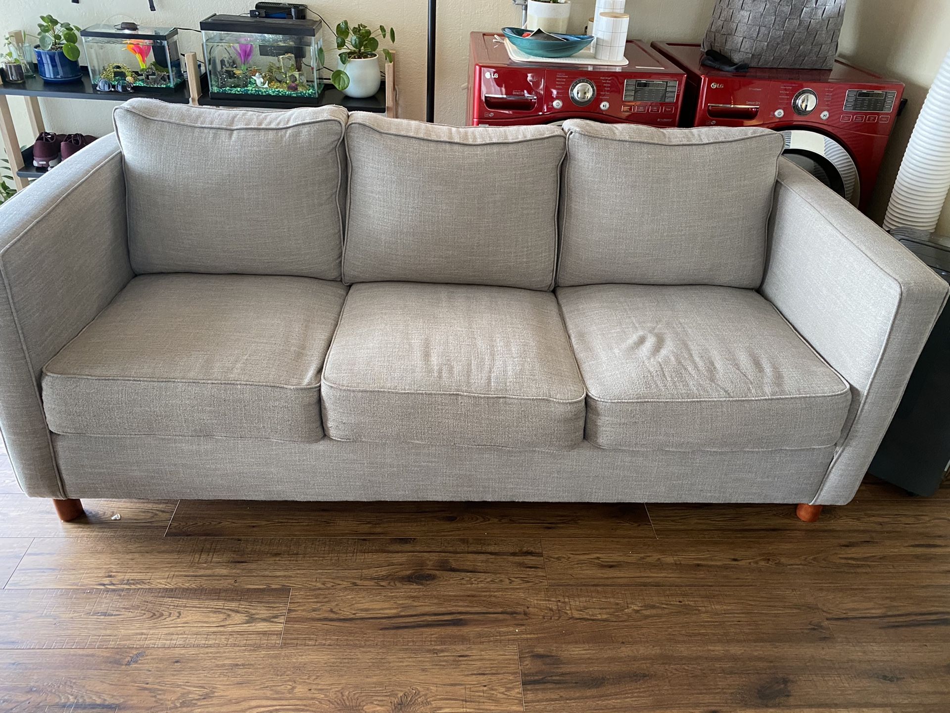 Aki home Astoria 3 seater couch