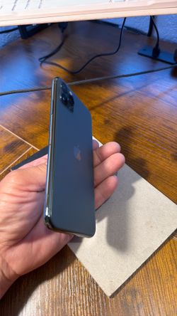 I phone 11 pro max 256 GB.
