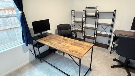 SALE ! Like New Desk !!
