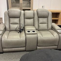 Power Reclining Loveseat 