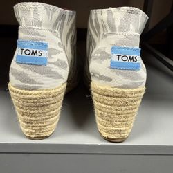 Toms brand wedge shoes size women’s 5.5