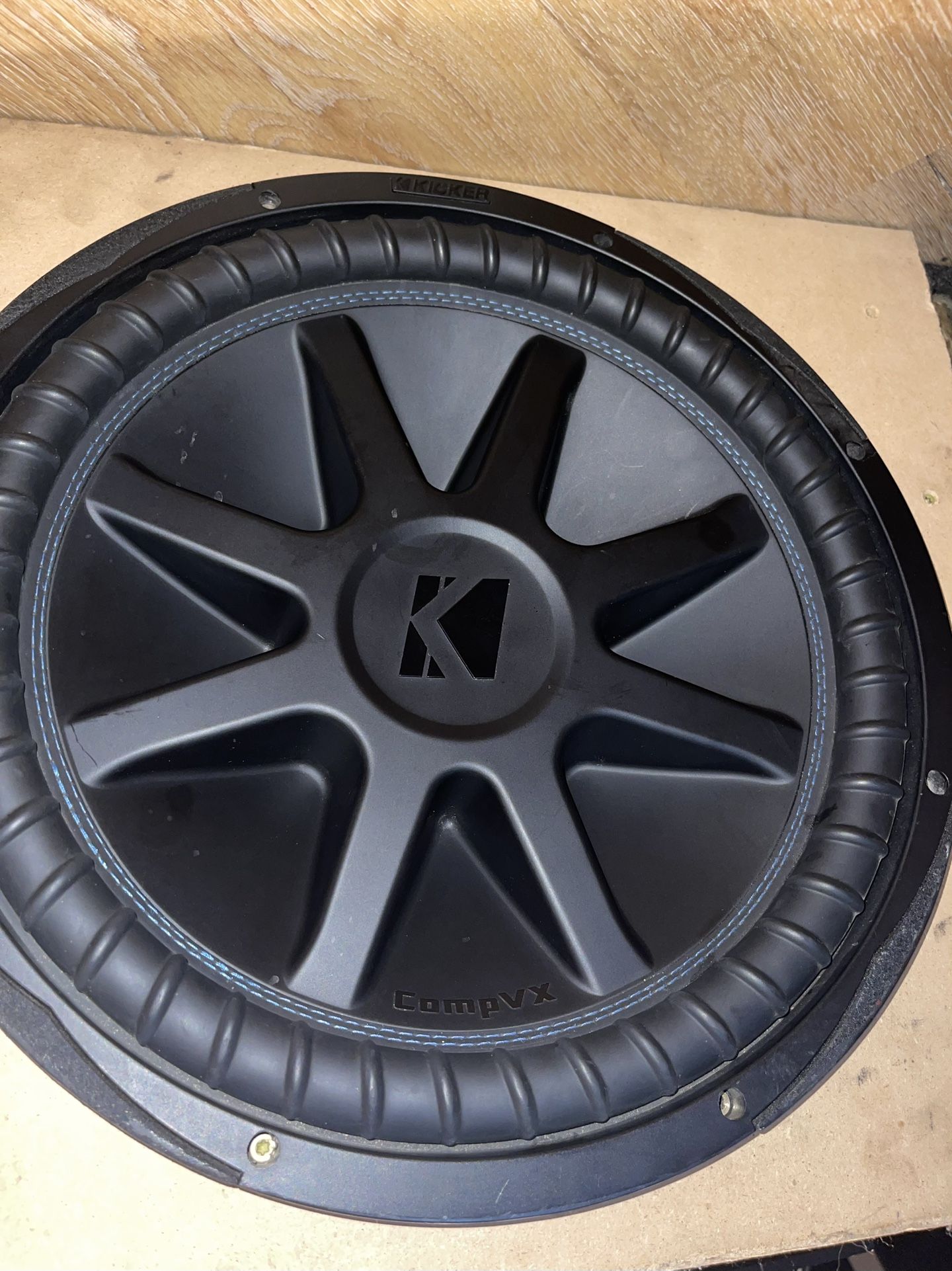 Kicker Comp VX 15” D4 Audiozerone 1000w Amplifier