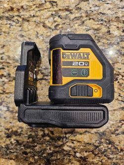 DeWalt ATOMIC 20V MAX Green Cross Line Laser Level + 2.0Ah Battery