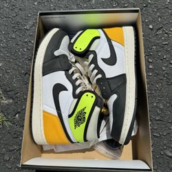 Jordan 1 Volt Sz 10 USED ! NO TRADES🚨🚨🚨🔥🔥