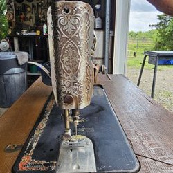 Singer Sewing Machine 