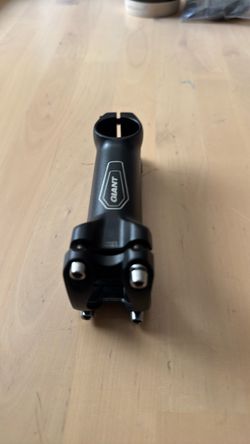 Giant bike stem 100mm  1 1/8” 31.8mm black