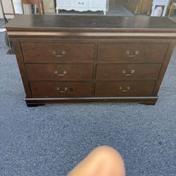 🎁ASHLEY BRAND DRESSER- BROWN COLOR 57” X  15.5” X 34”🎁