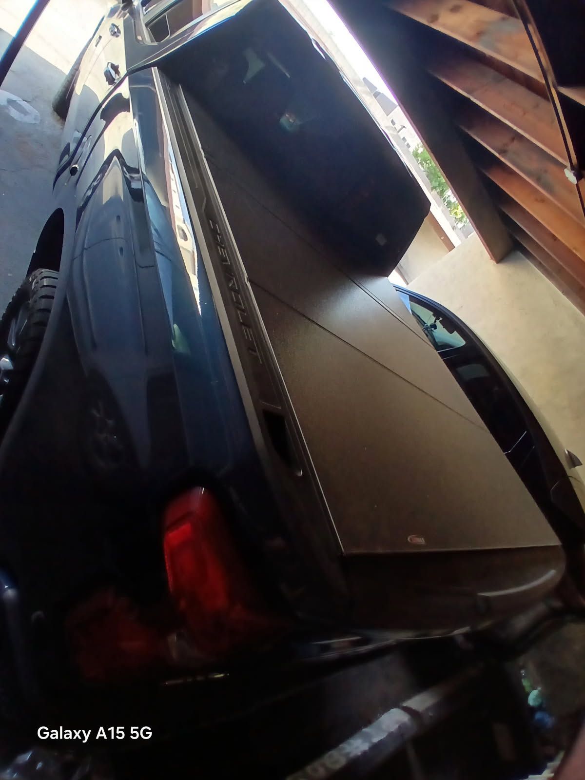 Lomax Hard Tri Fold Tonneau Cover
