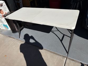 Folding table