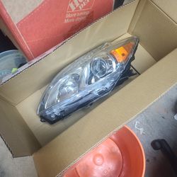 New In Box Prius Headlights Left And Right