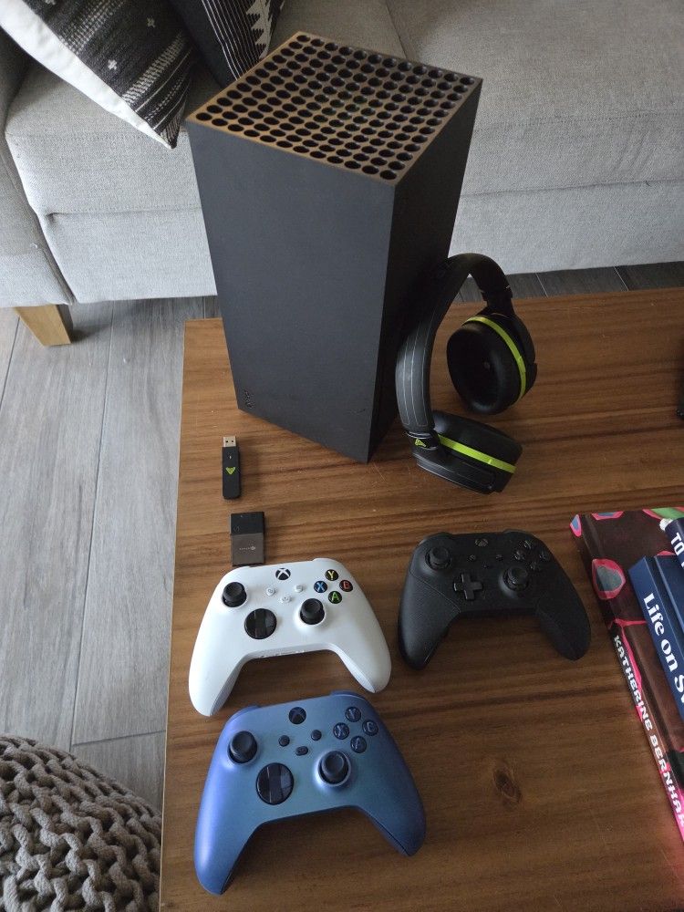 Xbox Series X + Controllers & Headset