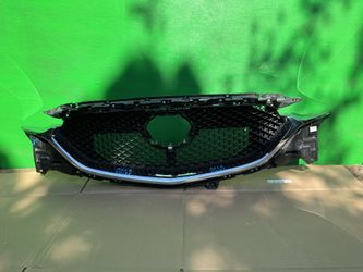 GRILL  MAZDA  CX 5  with CAMARA 2017-2018-2019-2020-2021.  OEM