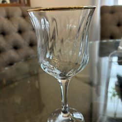 Wine Glasses With A Gold Rimmed (5 Of Them) 
