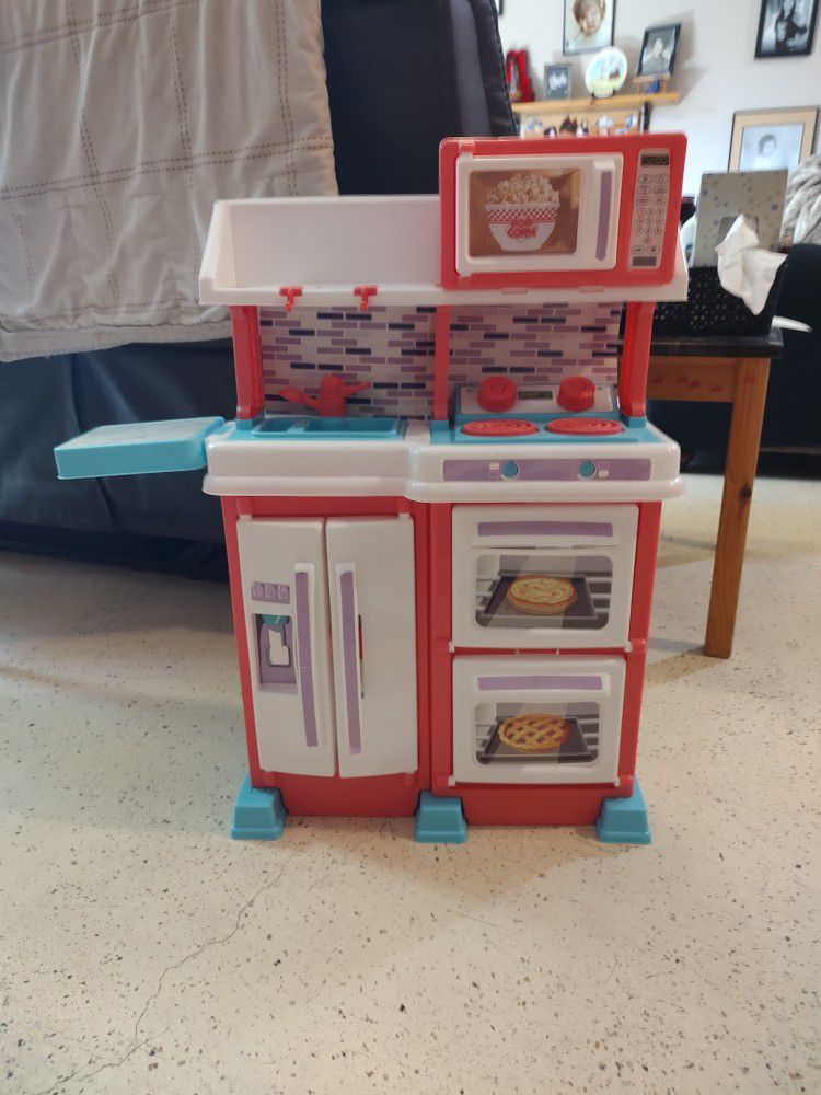 Small Toy Kitchen Free PENDING