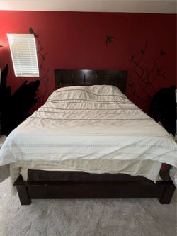 Wooden queen bedroom set (bed, dresser, nightstand)