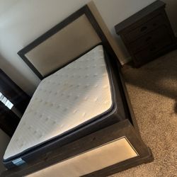 Queen Bedroom Set