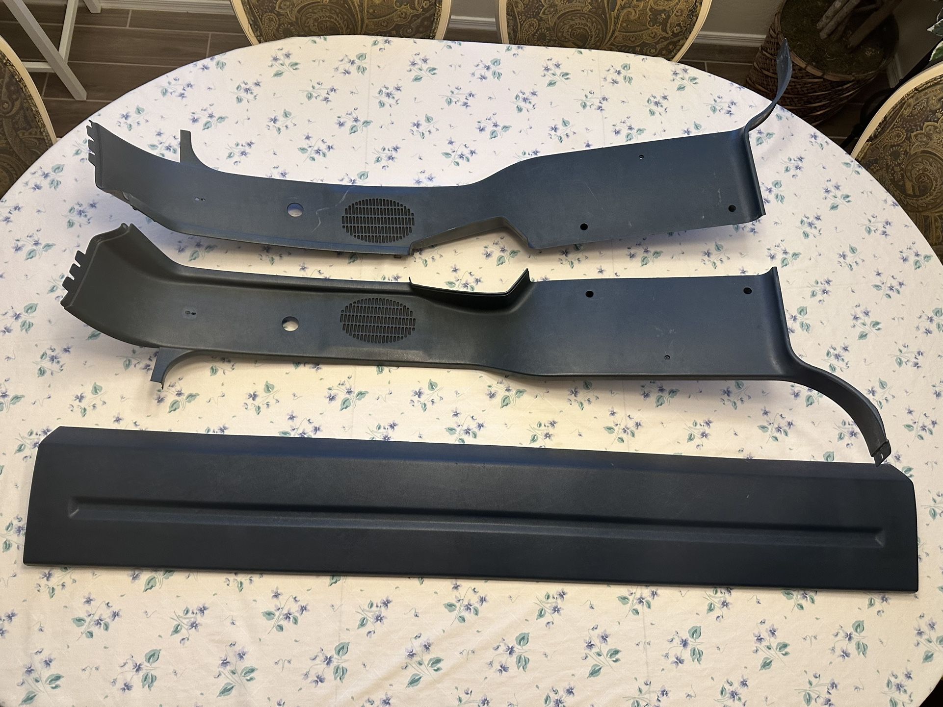 GM 88-98 Chevy Blue Plastics. See Pictures For Minor Damage.