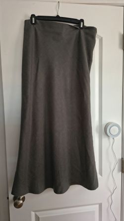 Gray Maxi Skirt with Side Zipper, 100% wool, size 8-10