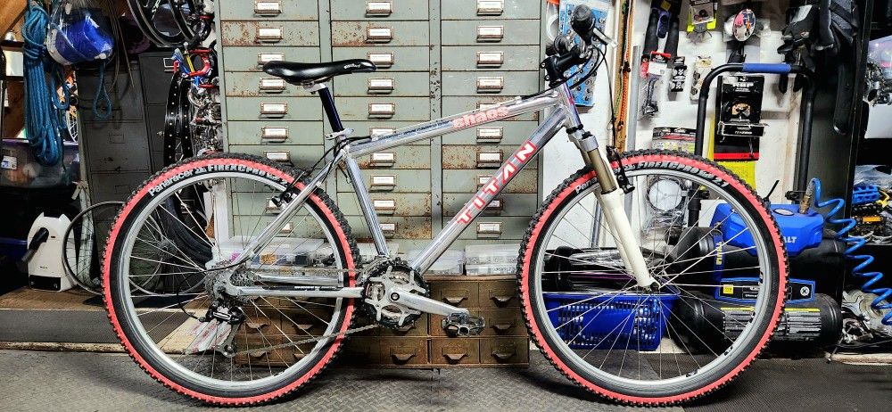 Easton Butted Aluminum Titan Chaos 26" Hardtail Mountain Bike - 17" frame 22" Top Tube