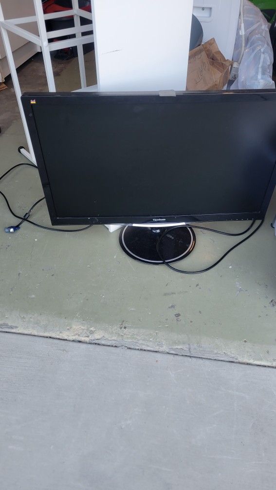 Large Flat screen GAMING Monitor
