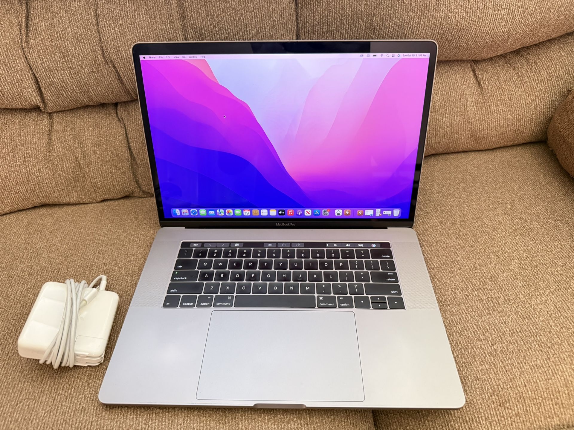 Late 2016/2017 MacBook Pro 15.4”, quad core i7, 16gb ram,512gb SSD, Touch Bar/ID. Dual graphic,fast