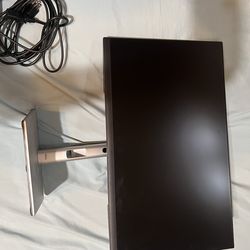 👉 Es un Dell P2422H (24 pulgadas, línea profesional).