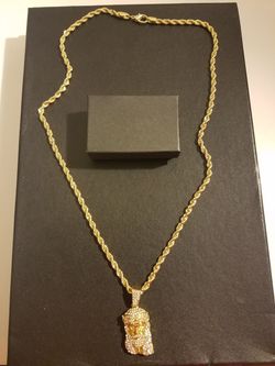 Gold plated rope chain, with jesus face pendant.