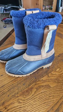 WOMEN'S SNOW BOOTS NWT SIZE 6