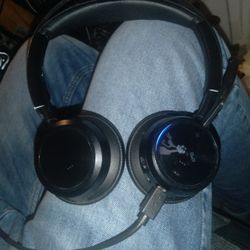 Poly Voyager Focus 2 Headphonea
