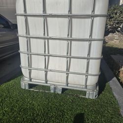 275 Gallon Water Tank
