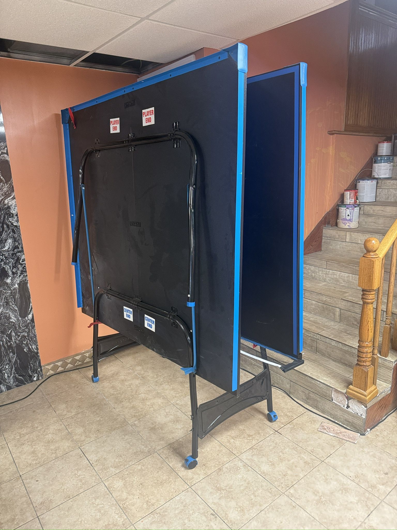 Ping-Pong Table W/ 3 Paddles And Ping-Pong Balls