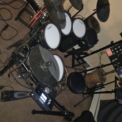 Alesis 10 Piece Drum Set Command With Seat And Case