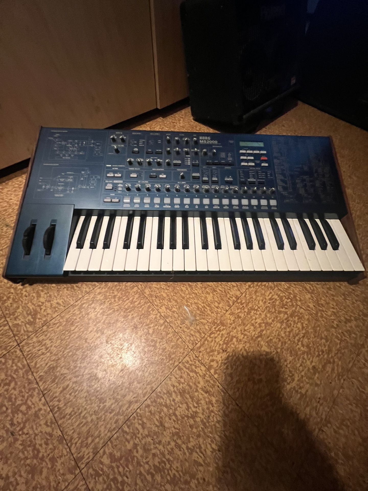 KORG MS2000 SYNTH