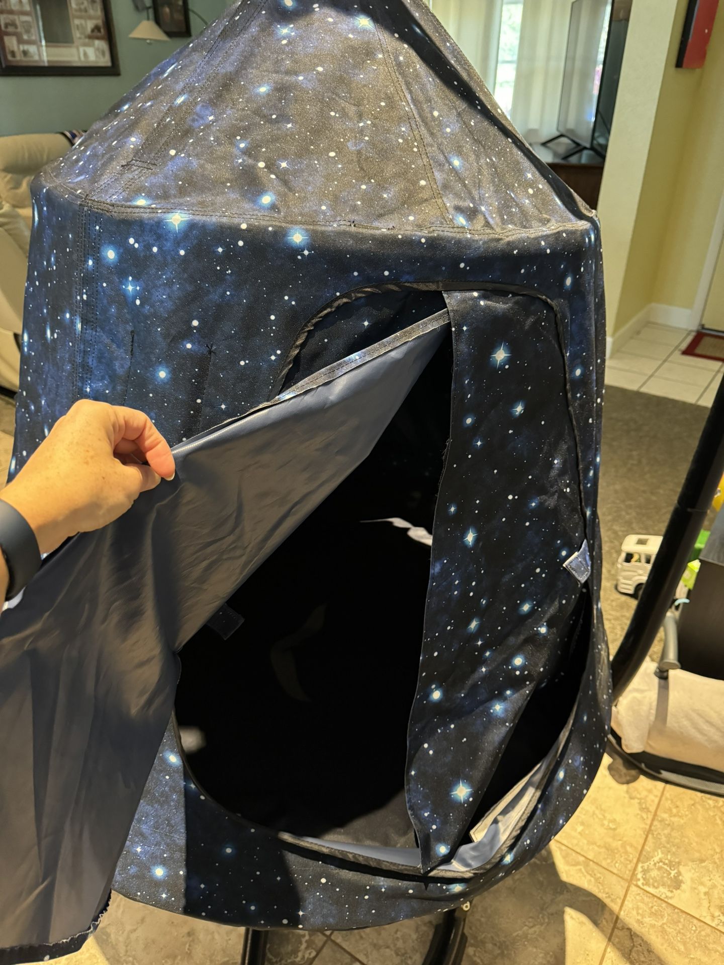 Indoor/outdoor Hanging Tent With Lights