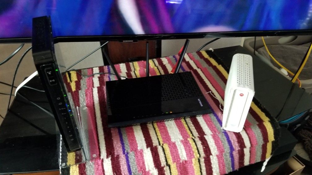 Netgear N900 Router, Netgear AC1900 Extender & Motorola SB6141 Cable Modem