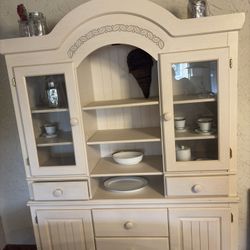 Kitchen Table/chairs/hutch