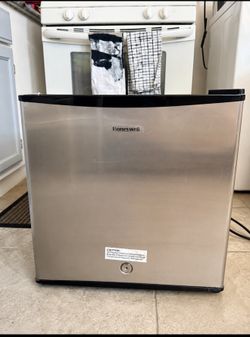 Honeywell Compact Freezer – Works Great – Mini Deep Freezer 🧊