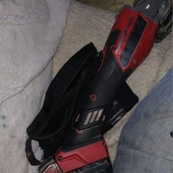 MILWAUKEE 6IN GRANDER AND 6.O HIGH OUTPUT XC BATTERY