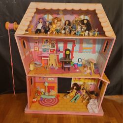  BEAUTIFUL WOODEN DOLL HOUSE, BRANDED, KIDS KRAFT, STRONG BUILT $20