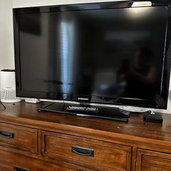 Samsung  42in Older Model Still Great 