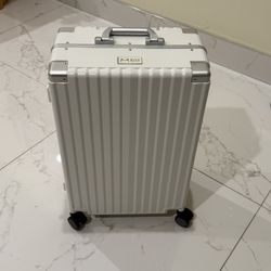 White Travel Luggage! {Rimowa Lookalike}