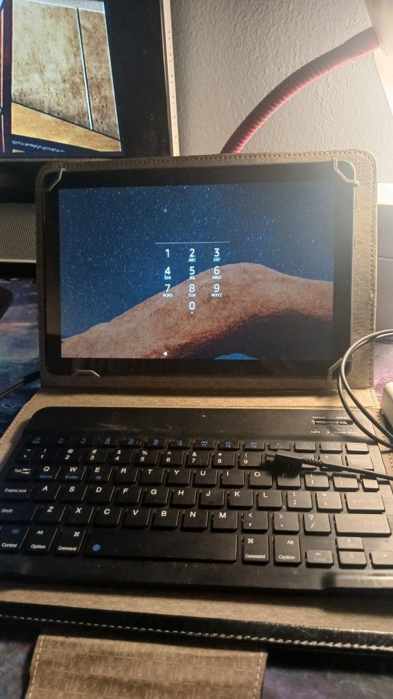 Amazon Fire HD 10 Tablet w/ Case And Magnetic Keyboard 