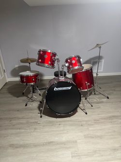 Ludwig BackBeat 5-Piece Drum Set With Hardware and Cymbals - Wine Red Sparkle