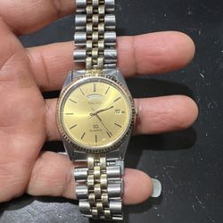 GOOD WORKING CONDITION VINTAGE SEIKO WATCH JUST NEED BATTERIE I JUST DONT KNOW HOW TO CHANGE THE BATTERY 