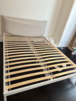 Queen size bed + mattress