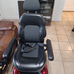 Merits P322 Vision CF Front Wheel Drive Power Chair, 300 lb Capacity, Compact.